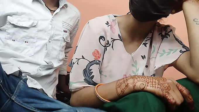 Bhabhi Lần Đầu Tiên Trong Phòng Ngủ Với Một Cô Gái Tình Dục - Video Full Hd