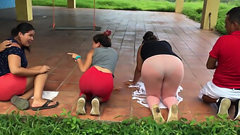 Yoga Dan Pantyhose: Kombinasi Yang Lembut