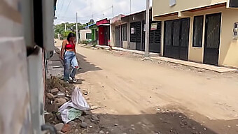 Pareja Se Entrega A La Acción De Garganta Profunda Y Mamada En Un Video Caliente