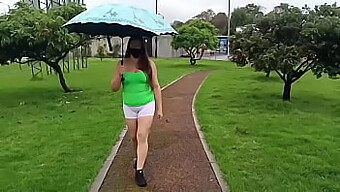 Exhibitionistische Colombiaanse Vrouw Vol Op Compilatie Van Grote Natuurlijke Tieten, Cameltoe En Meer