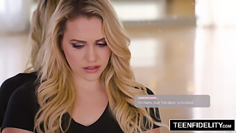 Η Mia Malkova Του Teenfidelity Παίρνει Ένα Cumshot Σε Αντάλλαγμα Για Τις Υπηρεσίες Της