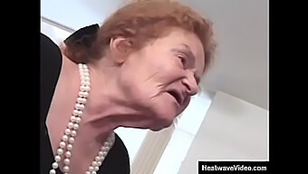 Abuela Se Ensucia Con Sexo Oral Y Follando