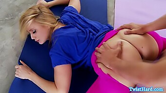 Las Habilidades De Garganta Profunda De Aj Applegate En Un Ambiente Inspirado En El Yoga