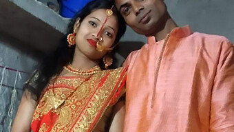 Indienne De 18 Ans Profite D'Un Trio Chaud Avec Un Partenaire Bisexuel