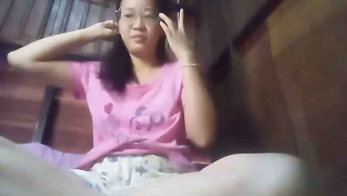 Masturbasi Memek Berbulu Remaja 18+: Video Erotis Gadis Amatir