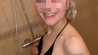 Italiensk Teenager 18+ Nyder Analsex I Bruseren