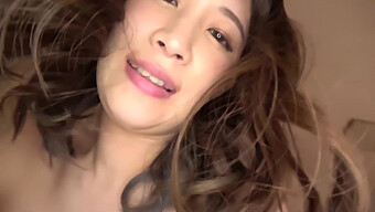 La Esposa Japonesa Minaho Aruga Gime De Placer Durante El Sexo Oral