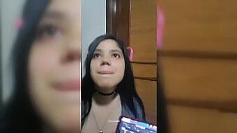 ¡video Hd De Una Pareja Joven Jugando Un Juego!