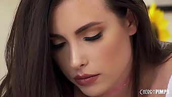 Casey Calvert Si Užíva Hlboký Análny Sex So Svojím Veľkým Prirodzeným Zadkom.