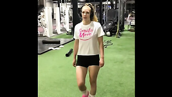 Petite Amie Italienne Trompe Avec Un Mec Américain Après Un Entraînement Brutal