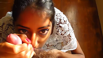 Homemade Indian Blowjob With A Sexy Babe