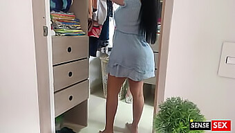 Pareja Amateur Real Espía A Su Madrastra Y Se Masturba