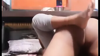 Remaja India 18+ Memberikan Blowjob Dan Masturbasi Oral