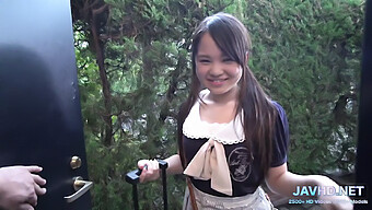 Japansk Teenager Får Et Blowjob I Denne Video