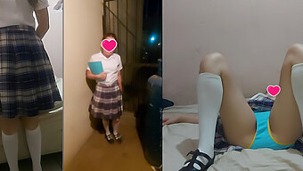 Seorang Mahasiswi Yang Panas Dan Horny Mendapatkan Pengalaman Pertamanya Dengan Seorang Pria