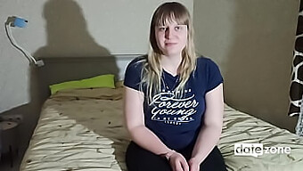 La Première Vidéo Amateur D'Une Femme Au Foyer Européenne Avec De Gros Seins Naturels Et Une Fellation