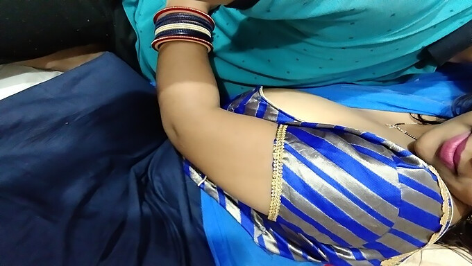 Las Big Boobs Y Orgasmos De La Tía Desi En Un Video Casero