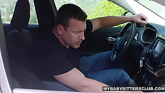 Тинејџер Аматер (18+) Ужива У Аналном Сексу Са Професионалцем.