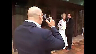 Un Famoso Fotografo Vuole Creare Un Libro Da Sposa Con Una Seducente Modella Bionda.Sa Come Eccitarla Con La Sua Macchina Fotografica