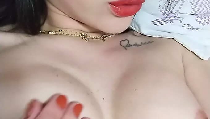 Orgasmul Senzual Al Babei Amatoare Cu Vibrator