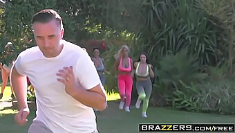 Isot Tissit Ja Isot Tissit Saavat Kyrpää Tässä Brazzers-Videossa