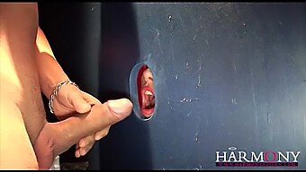 Tacchi E Pissing: Trio Anale Con Troie Del Gloryhole