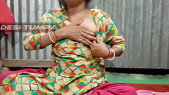 Desi Tinder Girl Masturbates And Gives A Blowjob In This Hot Video