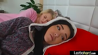 Úžasné Teen Lesbičky Lily Rader A Kiley Jay V Horúcej Lesbickej Scéne