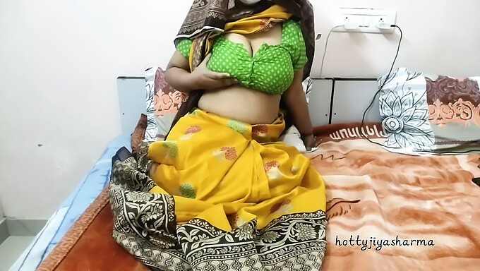 Indian Bhabhi ชอบโชว์ชุด Salwar ของเธอ