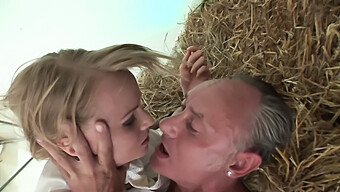 Blowjob Und Reiten Auf Einem Pferd Mit Gerte