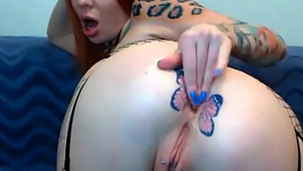 Teen Tatouée Fistée Par Webcam