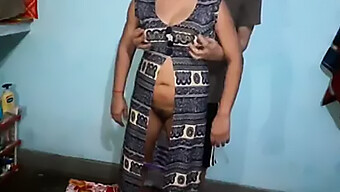 Bhabhi Ấn Độ Bị Đụ Mạnh Bởi Pados Ki Auntie