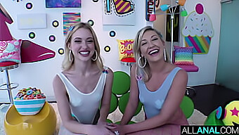 Blondínky Chloe Cherry A Adira Allure V Horúcom Análnom Trojku