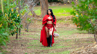 Kleio Valentien A Little Red Riding Hood Se Oddávají Vášnivému Setkání.