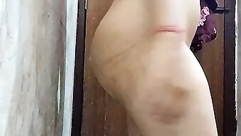 Indisk (Desi) Amatør Bhabhi Tar Analsex I Hjemmelaget Video