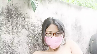 18+ Jari Remaja Menikmati Zakar Besar Dalam Video Lucah India Ini