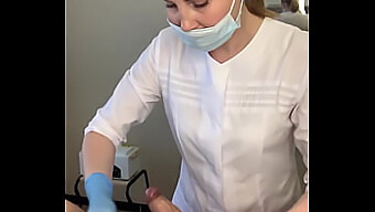 Handjob Und Latex Spielen In Einem Heißen Amateurvideo