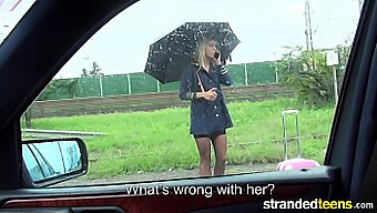 Remaja (18+) Steurtess Hitchhiking Memberikan Blowjob Di Dalam Kereta