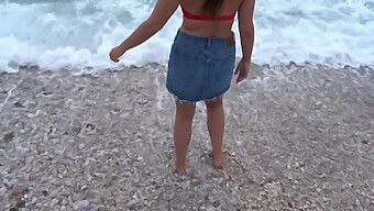 La Teenager Amatoriale Si Fa Inculare Da Un Grosso Cazzo Sulla Spiaggia