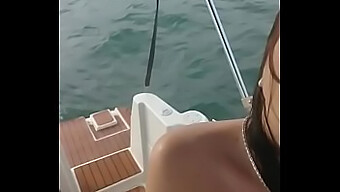 Baise Chaude Et Sexy Sur Un Bateau